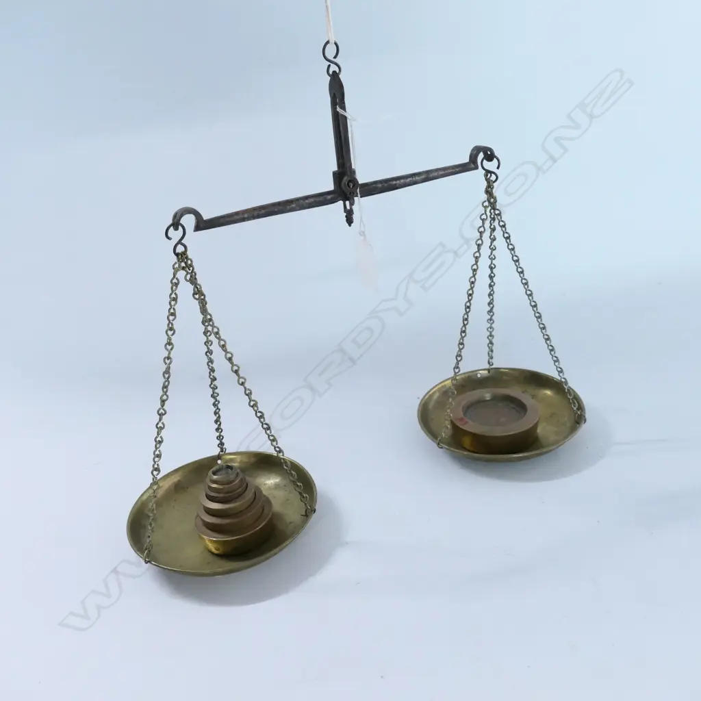 SET OF W & T AVERY (LATE T. BEACH) BRASS & STEEL BALANCE SCALES w NESTING WEIGHTS ¼oz - 16oz Image 1++